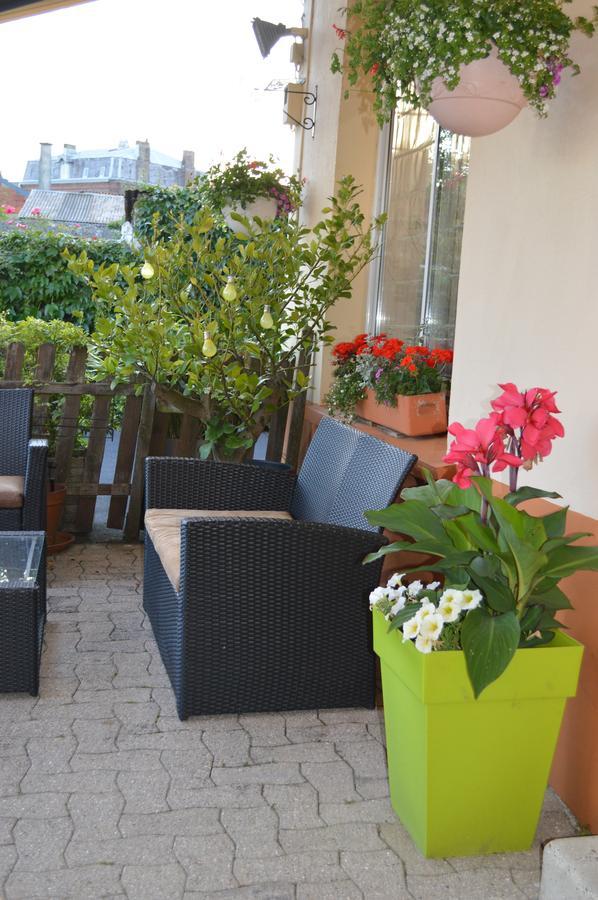 Logis Hotel & Restaurant La Paix Le Nouvion-en-Thierache Exterior photo